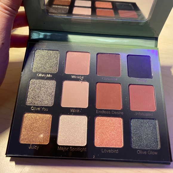 Violet Voss- Olive You Forever Eyeshadow Palette - Picture 2 of 2